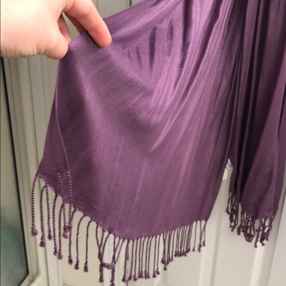 New 100% Viscose purple long wide scarf/wrap - Picture 2 of 4